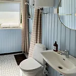 Сasa de vacaciones With Large Plot Near Family-friendly *
