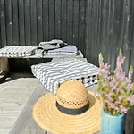 Сasa de vacaciones With Large Plot Near Family-friendly