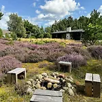 With Large Plot Near Family-friendly Сasa de vacaciones *