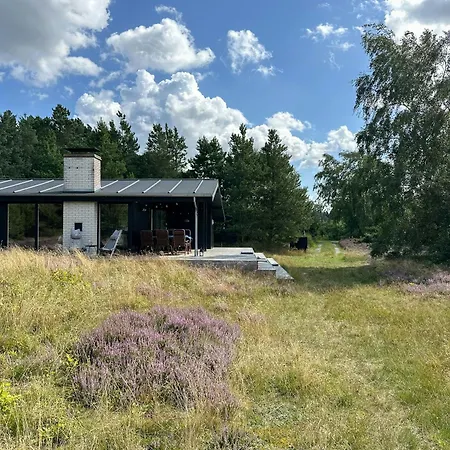 With Large Plot Near Family-friendly Feriehus Glesborg