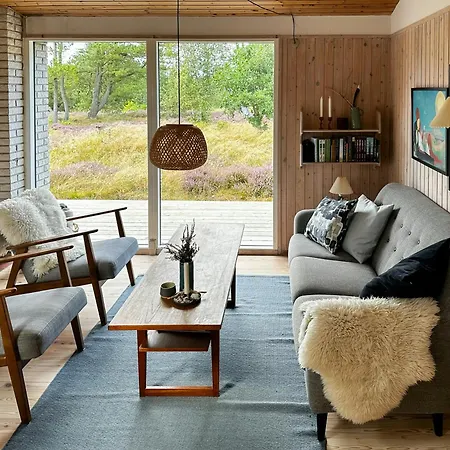 With Large Plot Near Family-friendly Feriehus