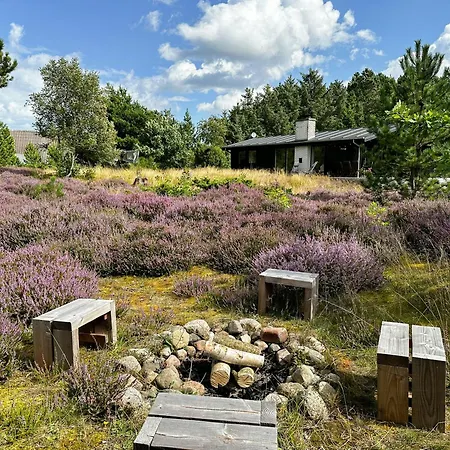 With Large Plot Near Family-friendly Casa de Férias *