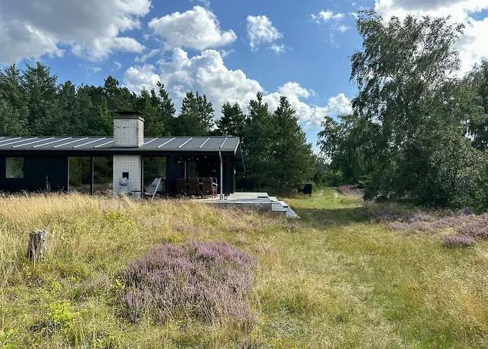 With Large Plot Near Family-friendly Casa vacanze Glesborg